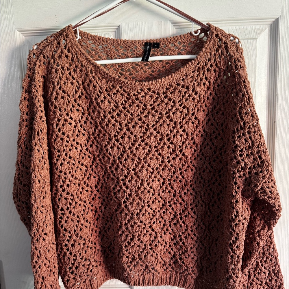 Moon & Madison Mauve Crew Neck Sweater with Intricate Knit
